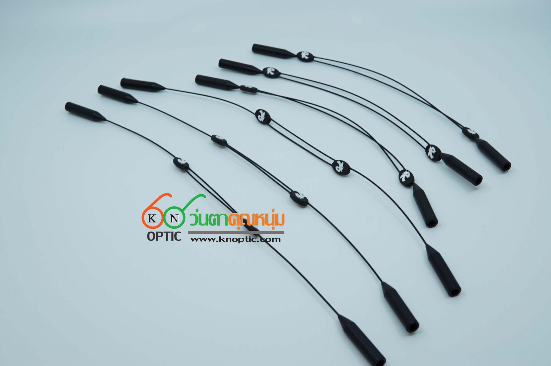 Adjustable strap for eye glasses